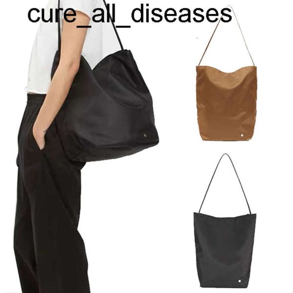 Luxurys el çantası tasarımcısı omuz kovası kadın çantaları için kadın satır tote çanta gerçek pochette crossbody naylon su geçirmez malzeme