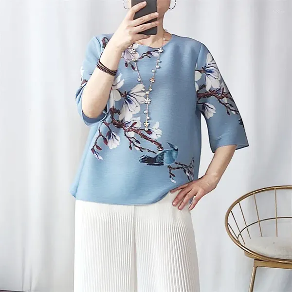 Kadın Tişörtleri Klasik Çiçek ve Kuş Baskı Çin Retro Slim T-Shirt Yaz Elbise Yuvarlak Boyun Gevşek Miyake Pileli Gömlek