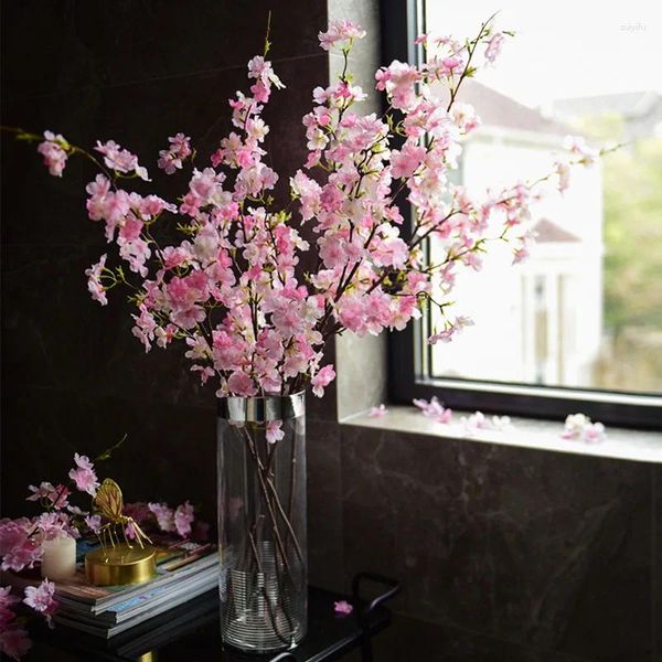 Fiori decorativi Decorazioni per la casa Simulazione Rami di fiori di ciliegio 4 forchette Disposizione del soggiorno Decorazione del pavimento asciutto