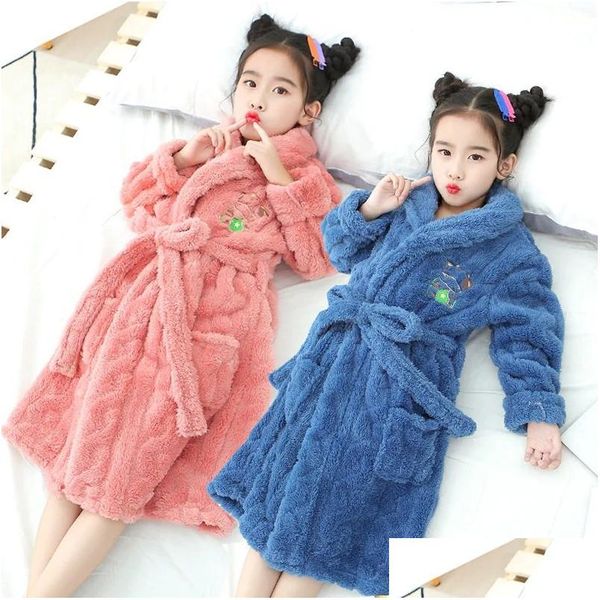 Havlu Robes Varrive Batrobe Çocuk Moda Flanel Sıcak Placie Big Girls için Sonbahar Kış Çocukları Karikatür Nightgowns Bebek Pijamalar Dhjeb