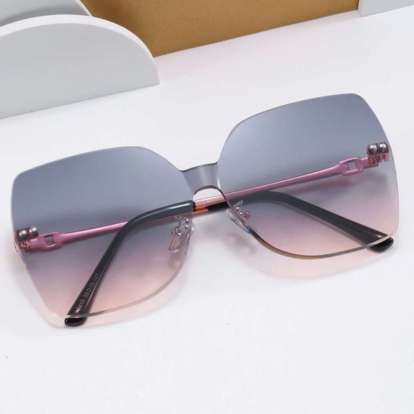 2024 Nuovo pezzo unico quadrato alla moda per occhiali da sole da donna con protezione UV primaverile e tendenza
