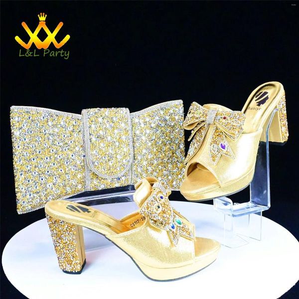 Scarpe eleganti da donna africane dal design dorato Set di borse abbinate Pantofola italiana con tacco super di alta qualità per la festa di nozze
