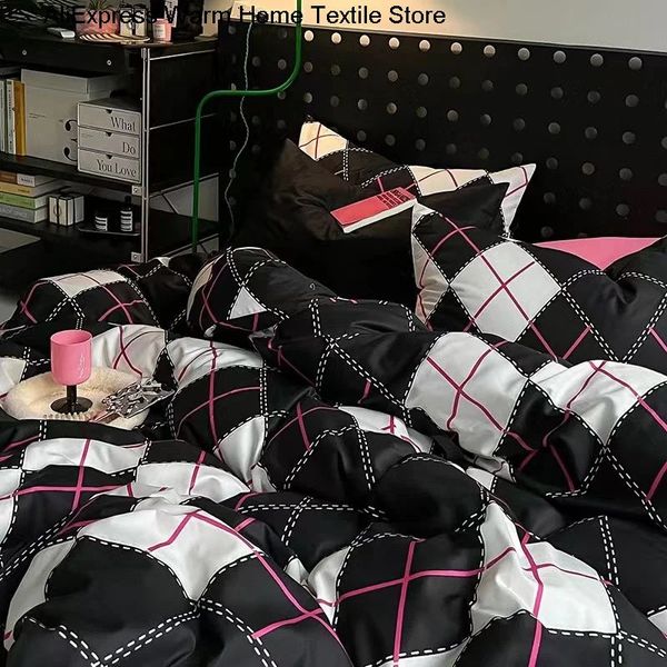 Conjuntos de cama estilo moda rosa preto conjunto macio flor capa de edredão fronha cama folha plana para menina dupla rainha rei roupa de cama 231211