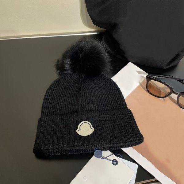 Berretto di design Testa a sfera in peluche Cappello di design lavorato a maglia di lusso Caldo traspirante squisito Cappello tendenza autunno inverno Eleganza versatile Moda casual regalo caldo