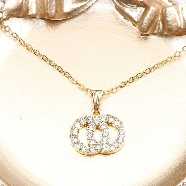 Luxus-Modedesigner-Damen-Halskette mit doppeltem Buchstaben-Anhänger, Diamant-Halskette, 18 Karat vergoldet, Damenschmuck, exquisites, einfaches, hochwertiges Geschenk