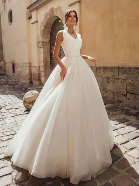 Abito da sposa senza maniche con collo alto per la sposa, bottoni ricoperti alla moda, linea ad A, applique classica in tulle personalizzata