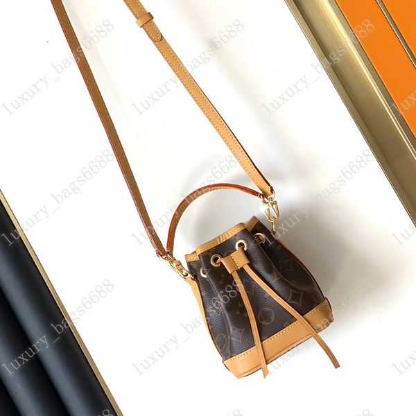 Top 5A Qualidade Nano Noe Bag Strap Womens Mini Luxurys Tote Bolsa Embreagem Em Relevo Bucket Bag Mens Designer Crossbody Couro Ombro Drawstring Bags