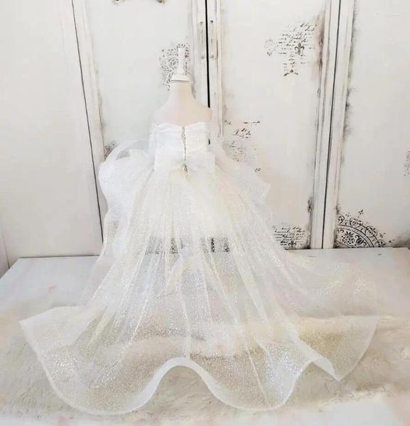 Abiti da ragazza Abito bianco a fiori gonfi per il matrimonio con spalle scoperte Festa di compleanno della piccola principessa con strascico lungo