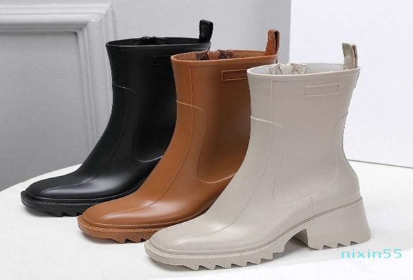 Luxurys Designers Women Boots Rain estilo Inglaterra Propertável Welly Borracha Rains Sapatos Botas de bota de tornozelo 7678