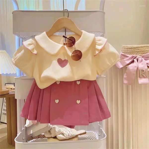 Set di abbigliamento 2023 Set estivo per neonate coreane Love Tees Camicie Pantaloncini a pieghe Gonne Bambini Compleanno Principessa 2 pezzi Vestiti