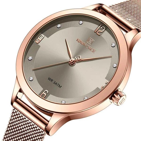 Наручные часы Кварцевые часы для женщин Лучший модный бренд Роскошный бриллиантовый циферблат Водонепроницаемые часы Сетка Стальная полоса NF5023
