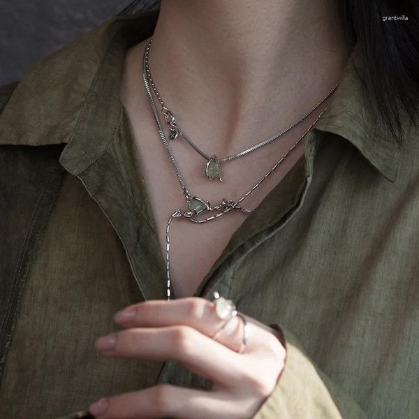 Anhänger-Halsketten, Ins-Stil, grüne Serie, Metallnägel, imitieren helle Farbe, Traubenstein-Halsketten-Design, personalisierter Schlüsselbein-Kettenschmuck