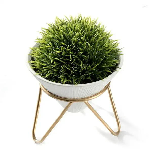 Flores decorativas planta artificial grama verde falsa em vaso em formato cônico vaso de cerâmica branco com rack de metal de latão galvanizado removível