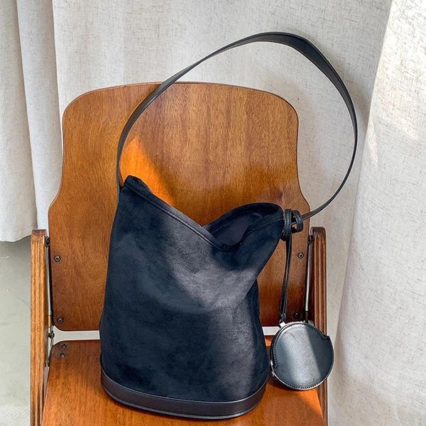 Sacos de noite Inglaterra estilo balde para mulheres bolsas de designer de luxo e bolsas 2023 em camurça vintage falso com cartão de bolso de ombro