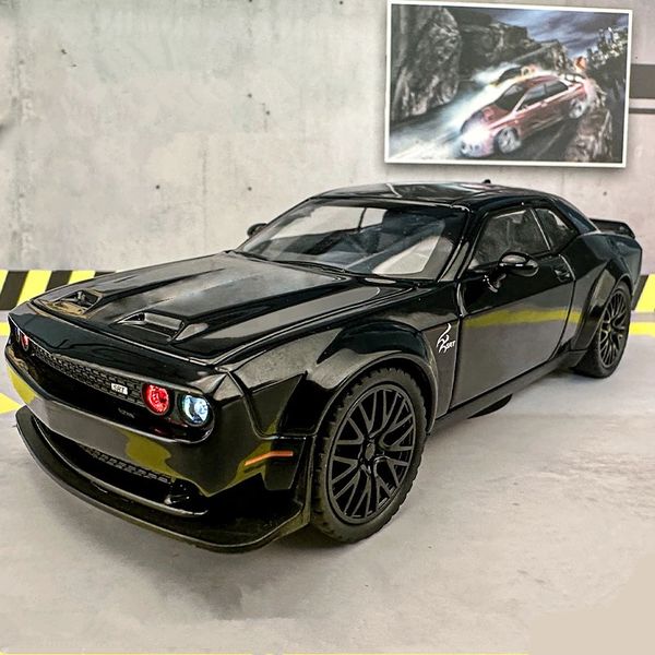 Diecast Model 1 32 Dodge Challenger SRT Lega Musle Car Fonde sotto pressione Metallo Sport Simulazione Suono Luce Collezione Giocattoli per bambini Regalo 231212