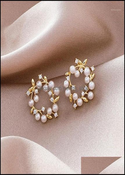 Orecchini per borchie gioiello fiume Fiume Women Studs irreg imitazione perle color in oro di fiori delicati orecchini femminile Fashion 1Pair1 DR6746088