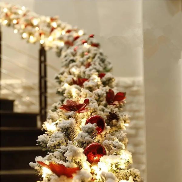 Decorazioni natalizie Ghirlanda natalizia artificiale Ghirlande di aghi di pino Ghirlanda in PVC per decorazione ringhiera scale floccaggio 2,7 m Decorazioni natalizie 231211