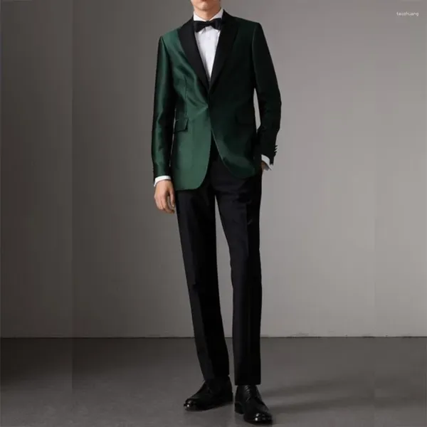 Abiti da uomo Giacca verde di alta qualità di lusso Pantaloni neri Risvolto con visiera Monopetto Groomsmen da sposa Abiti eleganti Set