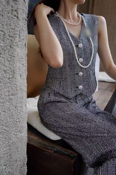 GILET SENZA MANICHE IN TWEED BOUCLE CON Pantaloni a gamba larga Mini abito corto di lusso fatto a mano Rosa caldo per ragazze Giacca corta estiva l'abito da festa perfetto