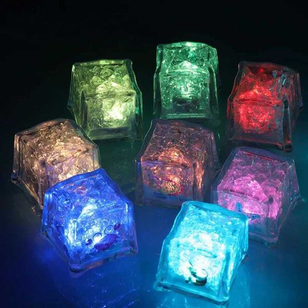 Giocattoli da bagno 8 pezzi Giocattoli da bagno per bambini Sensore d'acqua Cubetti di ghiaccio luminosi Forma Simpatica stampa animale Luce LED colorata per bambini Giochi da bagno Giocattoli Q231212