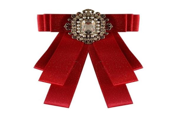 Alfileres Broches Cinta vintage Broche de pajarita Alfileres de flores de cristal Insignia de pajarita Collar Pin para mujeres Hombres Accesorios para fiestas de bodas Gi2132423