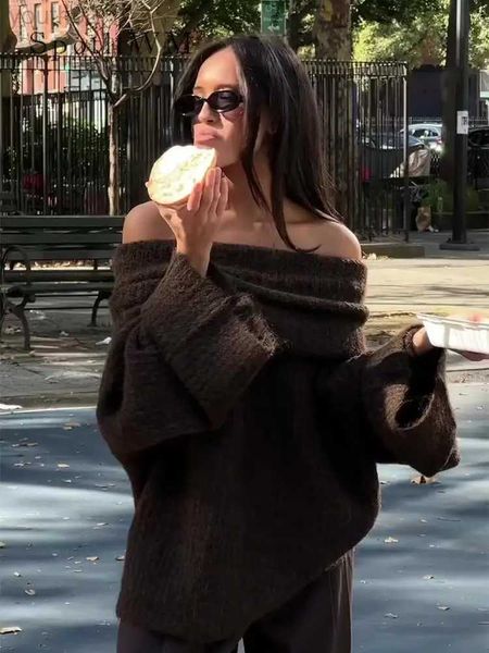 Maglioni femminili da donna alla moda sexy maglione solido spalla elegante elegante maglione manica a manica lunga 2023 Autunno donna High Street Knitwearzln231212