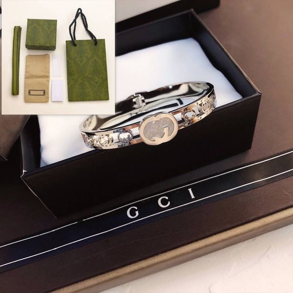 Boutique versilberter Luxus-Armreif, originelles Designer-Geschenk-Armband mit Box, elegante Mode für Damen, Buchstaben-Armreif, hochwertiger Edelstahl-Armreif im Großhandel