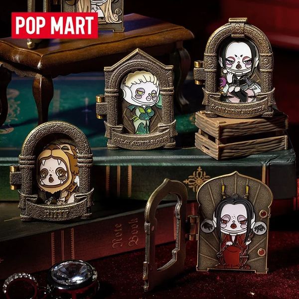 Caixa cega Popmart Skullpanda The Addams Family Bag Kawaii Action Mystery Figure Brinquedos e Hobbies Presentes Surprise Box Caixas Supresas 231212