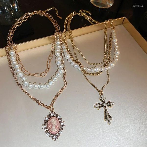 Collane a ciondolo a tre strati Rhinestone Pearl Oval Cross Collana per donne French Retro Court Style Chain Gioielli