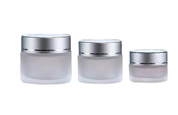 atacado 5g 10g 15g 20g 30g 50g Garrafas de vidro fosco frasco cosmético vazio creme facial recipiente de armazenamento de bálsamo labial garrafa de amostra recarregável com tampas de prata