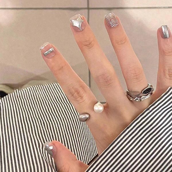 Kunstnagels 24 stuks nep zilveren bloem liefde ster decoratie kort vierkant kunstmatig afgewerkt draagbare nageltips groothandel