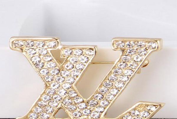 Na moda 14k ouro marca letras broches bling cristal corsage cachecol clipes terno feminino lapela pinos acessórios jóias 4586258
