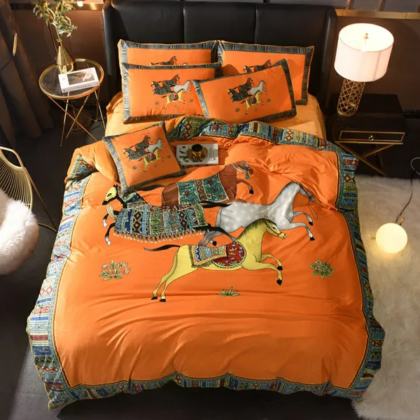 Pferd Luxus-Queen-Size-Designer-Bettwäsche-Set, dicker Samt-Bettbezug, orangefarbenes Bettlaken mit 2 Kissenbezügen, Queen-Size-Wintermode, weiche Bettdecken-Sets