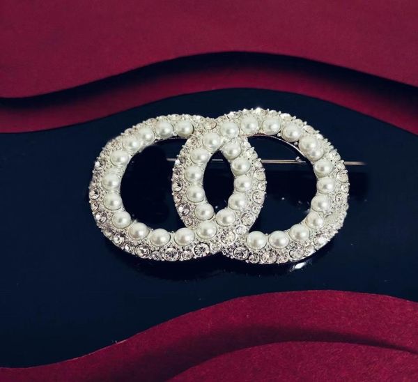 ottone intero placcato oro diamanti perle spilla stile classico Spille gioielli in bronzo vintage di lusso nuovo designer europeo siz7729361