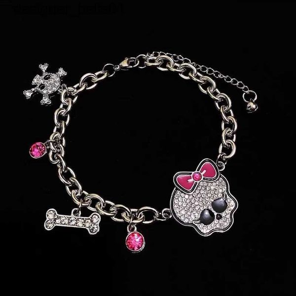 Braccialetti con ciondoli Accessori Y2K Bracciale con teschio con strass rosa Bowknot per le donne Moda Bracciale con ciondoli a catena spessa in osso gotico Gioielli HarajukuL231214