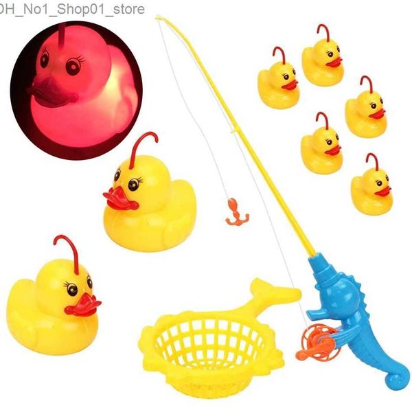 Brinquedos de banho 9 Pçs / set Jogo de pesca de pato de indução Brinquedos de banho para crianças Spray de água Brinquedos de banho com luz ao ar livre Brinquedos de banho de natação Q231212