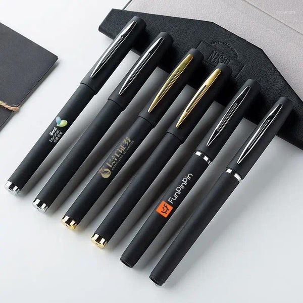 Penna promozionale personalizzata nera e dorata con rivestimento in gomma, gel soft touch accogliente con logo