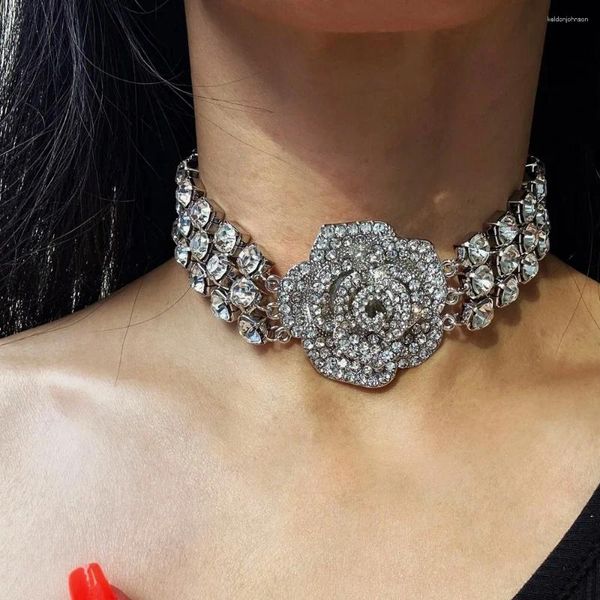 Choker Stonefans Statement-Halskette mit großer Rosenblume für Frauen, funkelnder großer Strass-Kragen, mehrschichtiges Zubehör