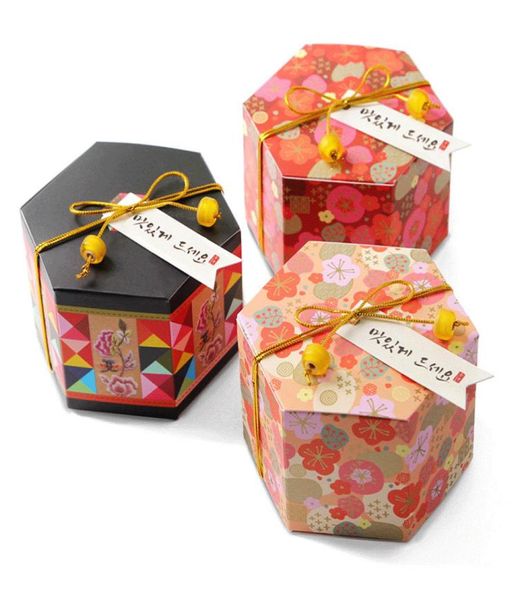 Confezione regalo 6 modelli Esagonale Fiore di prugna Modello di fiore di ciliegio Scatola di caramelle di carta Bomboniera e decorazione regalo per feste Customizab1855443