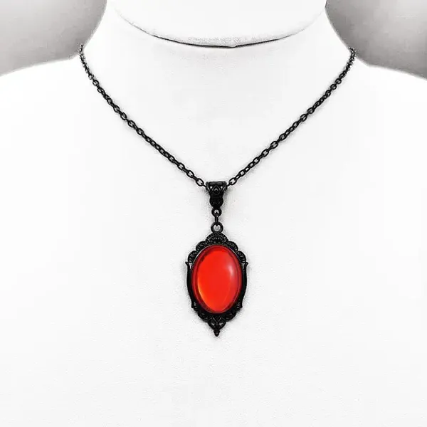 Anhänger Halsketten Gothic Retro Vampir Geprägter Charme Damen Halskette Mode Hexe Schmuck Geschenk Mysteriöser roter Kristall Choke Ring