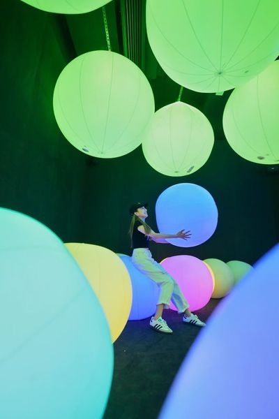 Aufblasbarer PVC-LED-Beleuchtungsbecher, aufblasbarer Lichtball, Osterbecher, interaktiver PVC-Ei-Sandsack für Werbeveranstaltungen