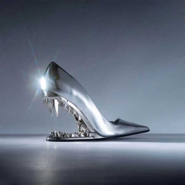 2024 Lady Leder Patent Spezialförmige Metall-klobige Zähne High Heels Pumps Frauen kniehohe Mischung Farbpäuse Zehen Spitze Zehen Hochzeitswalk Kleidsschuhe Siz 35-43