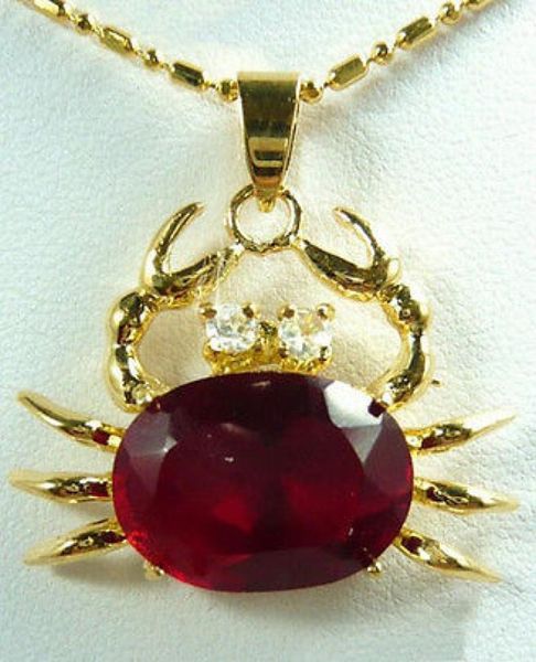 Colar com pingente de caranguejo de cristal banhado a ouro amarelo de zircônia cúbica vermelha inteira9880384