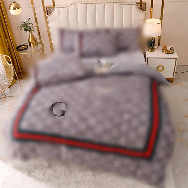 Luxuriöses Winterkönigin-Designer-Bettwäsche-Set mit Biene, voller Buchstaben, bedruckter Samt-Bettbezug, Bettlaken mit 2 Kissenbezügen, Queen-Size-Mode-Bettdecken-Sets, Bezug
