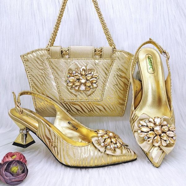 Kleidschuhe Cinessd African Italian Design Est Fashion Elegante goldene Farbe Damen und Taschenset mit Strassverzierung