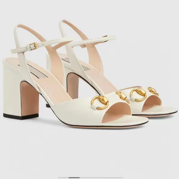 Sandálias de grife mulheres saltos grossos couro genuíno tornozelo cinta fivela formal sapatos elegantes fivela de metal branco decoração casual marca sapato