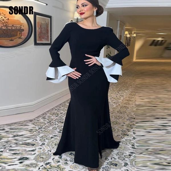 Vestidos de festa sondr elegante preto/branco sem costas sereia noite dubai árabe mulheres cetim longo pérolas vestidos de baile vestido formal