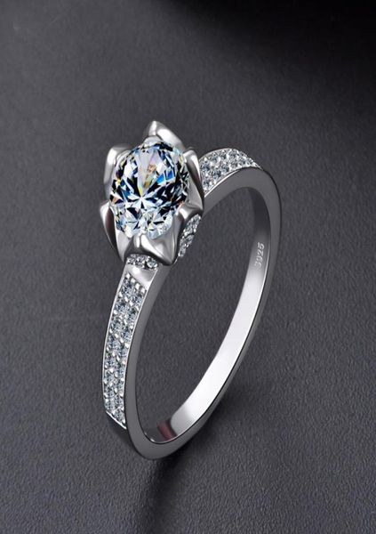 Классическое обручальное кольцо с 6 зубцами с имитацией бриллианта и боковыми камнями Обещание свадебное кольцо для женщин Стерлинговое серебро Доступно в размере 5422424