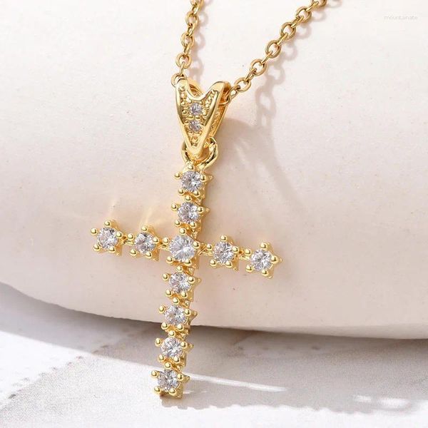 Anhänger Halskette Halskette Frauen vergoldete Kristall Zirkonkreuz religiöser europäischer und amerikanischer Mode Schmuckfestival Geschenk
