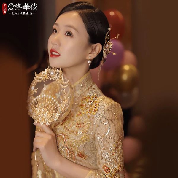 Etnik Giyim 2 Stil Altın Çin Cheongsam Gelinlik Geleneksel Xiuhe Gelin Evlilik Takım Modern Nakış Ziyafet Tost 231212